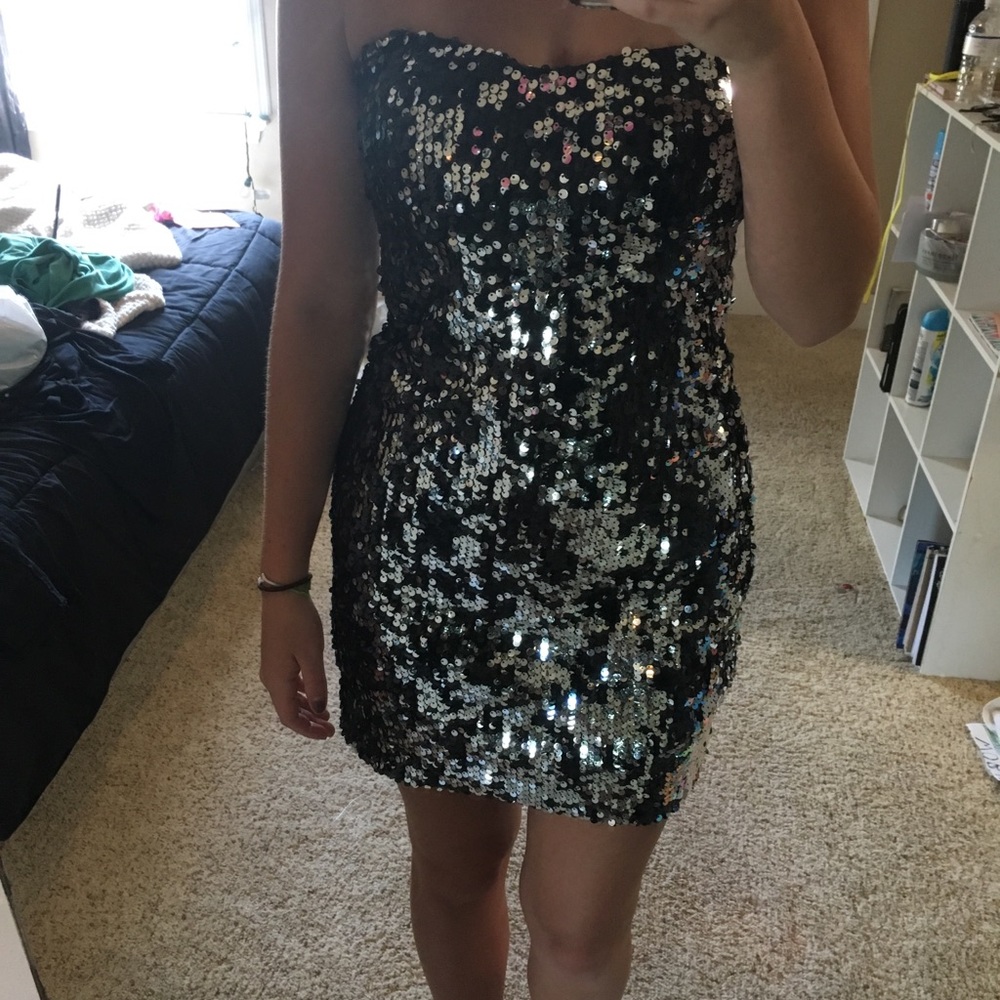 Sequined strapless dress